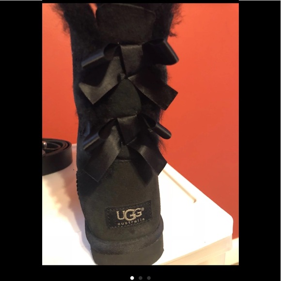 UGG Shoes - Ugg w/Bows Black Like New! Size 7